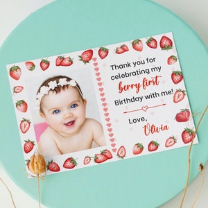 Tarjeta de agradecimiento del primer cumpleaños de Berry, tarjeta de agradecimiento editable del primer cumpleaños de fresa, tarjeta de agradecimiento de cumpleaños de fresa con plantilla de foto