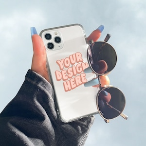 Durchsichtiges iPhone-Hüllen-Mockup, handgehaltenes iPhone-Hüllen-Mockup-Archivfoto, niedliche trendige Handyhüllen-Mockups