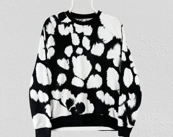 Sudadera Nike negra y blanca con estampado, talla mediana para hombre.