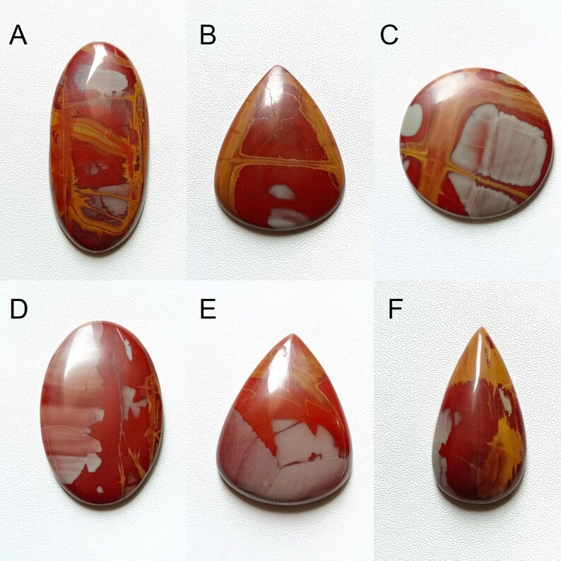 Pu&ograve; includere: Sei cabochon di pietra preziosa lucidati di colore rosso, bianco e giallo in varie forme, tra cui ovale, a goccia e rotondo.
