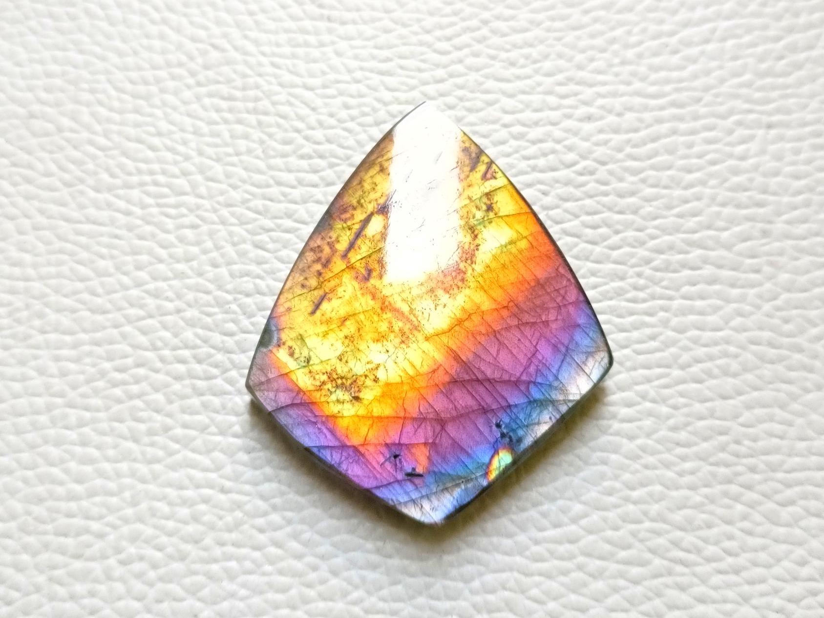 天然ラブラドライト カボション、ファンシーシェイプの滑らかな研磨