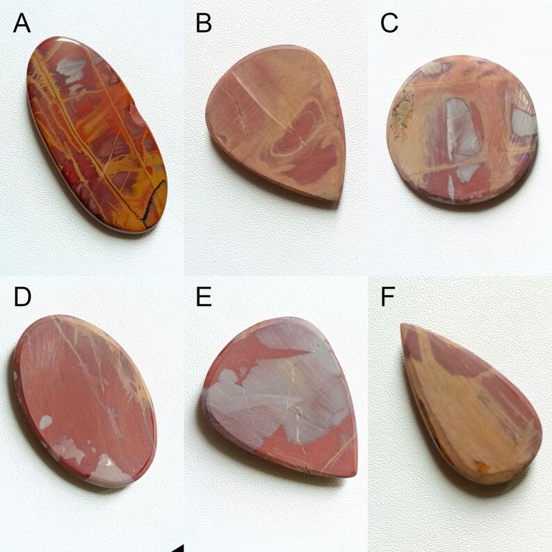 Pu&ograve; includere: Sei pietre di agata rossa e marrone lucidate in diverse forme. Le pietre sono tutte naturali e presentano motivi e colori unici.