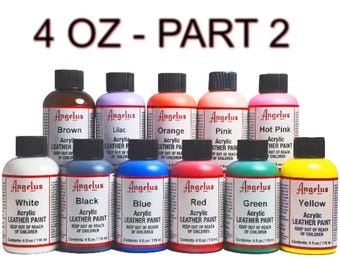 Op de afbeelding: Een set van 10 flessen Angelus Acryl Lederverf van 118 ml. De kleuren zijn wit, zwart, blauw, rood, groen, geel, bruin, lila, oranje en roze.
