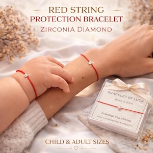 Könnte beinhalten: Rote Schutzarmbänder mit Zirkonia-Diamanten werden am Handgelenk eines Kindes und eines Erwachsenen gezeigt. Der Text auf dem Bild lautet "Bracelet of Luck, Make a Wish, Diamond Red String, Wealth, Protection, Strength" und "Child & Adult Sizes".