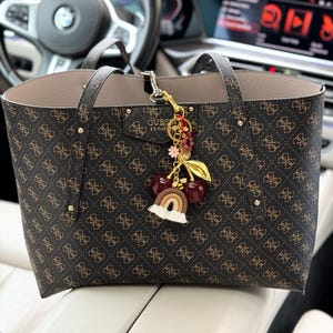 Personalisierte Rote Kirsch Taschenanhänger für viel Glück & Schutz, Rote Kirsche Schlüsselbund mit Ausgewählte Natürliche Glück Edelsteinen mit Geschenk Box