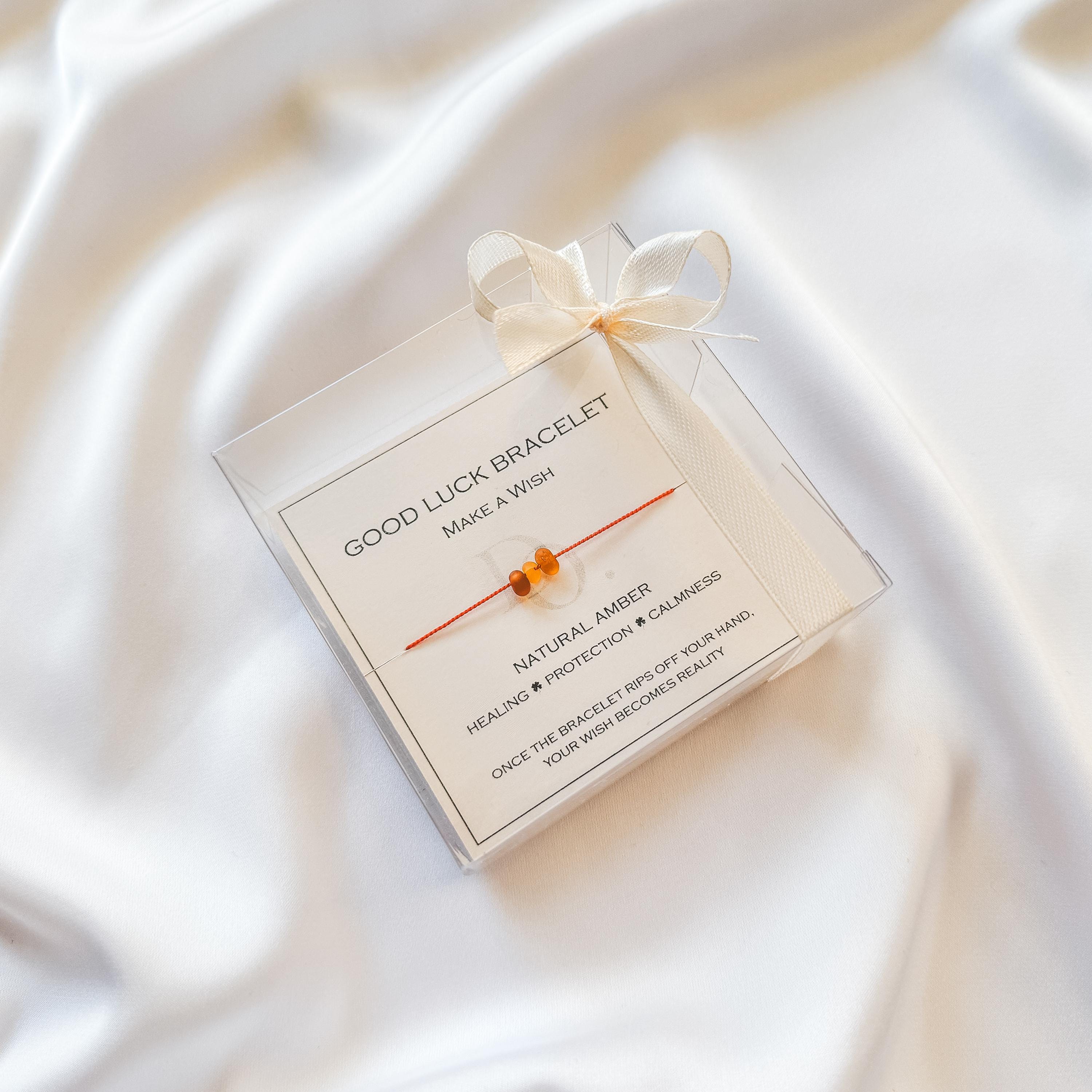 Amber Culture Braccialetto in ambra rossa, certificato fatto a mano, con ciondoli dell'amicizia e della buona fortuna, unisex, in confezione regalo, Regolabile, Ambra, Ambra