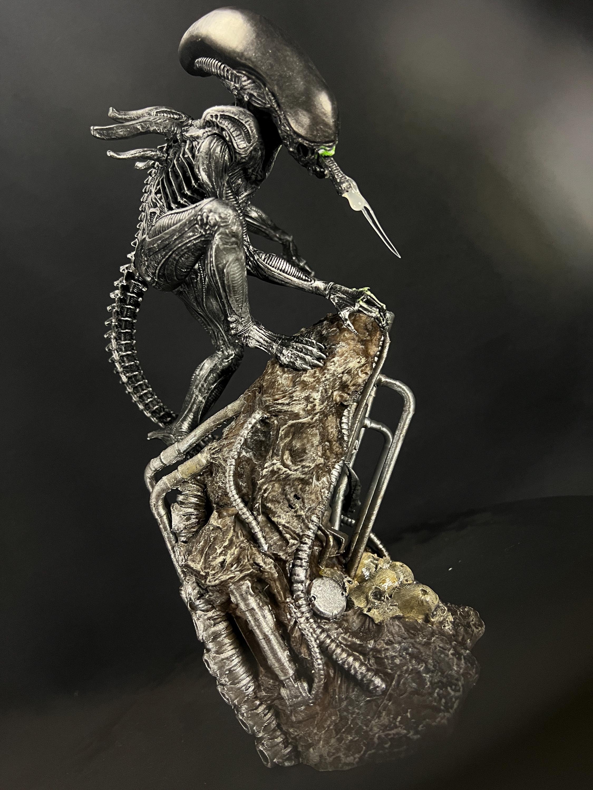 エイリアン ゼノモーフ スタチュー – 手描き 高さ26cm (10.2インチ) SF 