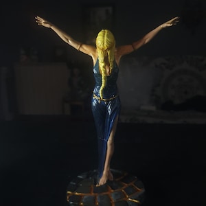 Handgeschilderd standbeeld van koningin Marika – verzamelfiguur Elden Ring