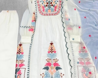 Traje palazzo de georgette bordado: atuendo pakistaní con bordados de espejos de estilo real.