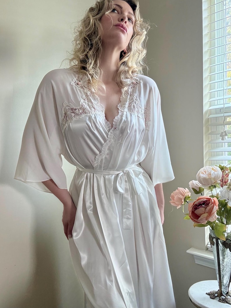 Vintage White Sheer Robe – Lace Trim Kimono Robe With Rosebud Detail ...