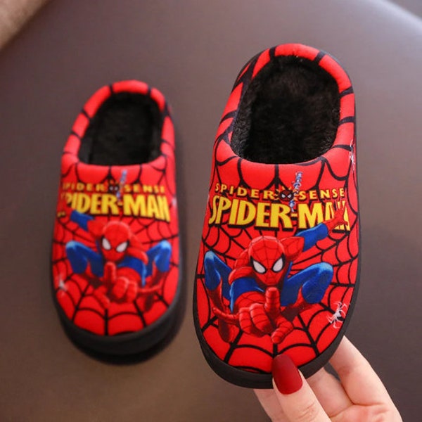 Pantoufles d'hiver chaudes et pelucheuses pour garçons Spiderman, douces et confortables, dans des chaussures de maison