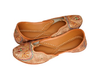 Zari Khussa, leather Jutti,, Punjabi Jutti, Mojari, Indian shoes, flat slip on women's shoes, loafers, bridal wedding shoes