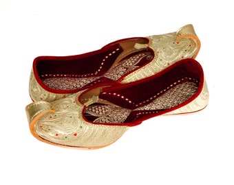 2 designs Zari Noke Khussa, leather Jutti,, Punjabi Jutti, Mojari, Indian shoes, flat slip on women's shoes, loafers, bridal wedding shoes
