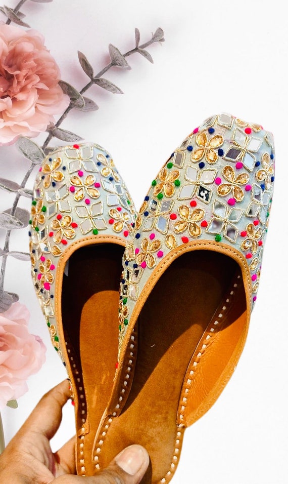 boho platte damesschoenen Indiase schoenen Punjabi Jutti Jutti Mojari handgemaakte Schoenen damesschoenen Instappers Juttis en mojaris Trek platte damesschoenen loafer aan Khussa echt leer boho platte damesschoenen Indiase schoenen Punjabi Jutti Jutti Mojari handgemaakte Schoenen damesschoenen Instappers Juttis en mojaris Trek platte damesschoenen loafer aan Khussa echt leer