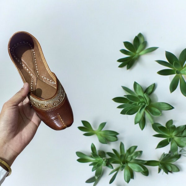 10 designs Brown leather Jutti, Khussa, Punjabi Jutti, Mojari, Indian shoes, flat slip on women's shoes, loafers,  Bohemian shoes