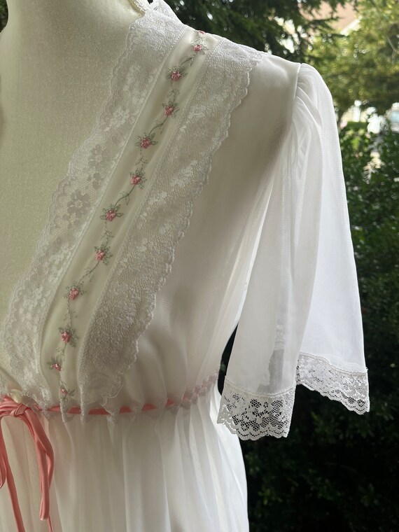 Vintage Dreamaway White Sheer Nylon Robe - image 5
