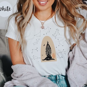 Sternbild Frau Shirt, Stern Karte Kunst, Celestial Sternzeichen T-Shirt, Planeten und Sterne, Astrologie Geburtstag T-Shirt, Horoskop Frauen Geschenk