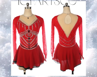 Peut inclure: Robe de patinage artistique rouge à manches longues et dos transparent. La robe est décorée de strass et d'accents noirs. La robe a un corsage ajusté et une jupe fluide.