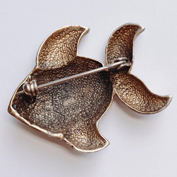 ヴィンテージシルバーマーカサイトフィッシュブローチ（ガーネットアイ