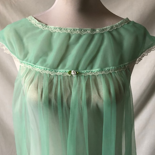 Nuisette transparente vert menthe faite main, lingerie négligée, dans un coffret cadeau
