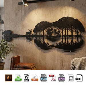 Peut inclure: Une décoration murale en métal noir en forme de guitare acoustique, présentant une scène de forêt découpée au laser avec un ours, un cerf et une lune se reflétant dans l'eau. Des icônes de formats de fichiers numériques sont visibles en bas.