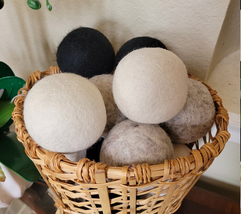 Dryer balls -XL Supernatural Fabric Softener, Reusable, Reduces Clothing Wrinkles and Save Drying Time.