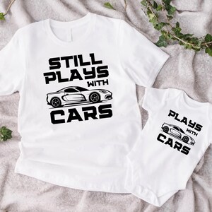 車で遊ぶ 父の日お揃いシャツ、お父さんと息子のお揃い衣装、お父さんと息子のお揃い車Tシャツ