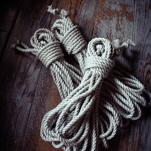 Set of 3 ø6mm Shibari hemp rope premium »VÆGABØUND Hemp No.3« for Kinbaku / Bondage with optional safety knife 8 m / 10 m length