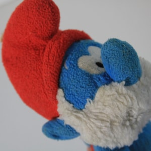 Grote Smurf vintage knuffel | Oude knuffel Grote Smurf | Peyo | Speelgoed knuffel | Smurfen | Jaren 80 knuffel | Stripfiguur | Stripheld