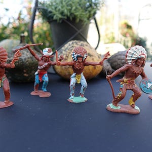 Ensemble des Indiens du Croissant | Miniatures | Diorama | Jouets du milieu du siècle | Années 60 | Jouets vintage | Garçons et filles | Jeux d&#39;intérieur et d&#39;extérieur