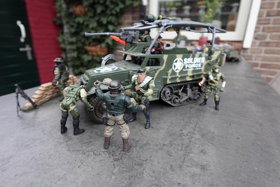 ●SOLDIERS LIFE Soldier Force Army Truck With Accessories and Soldiers