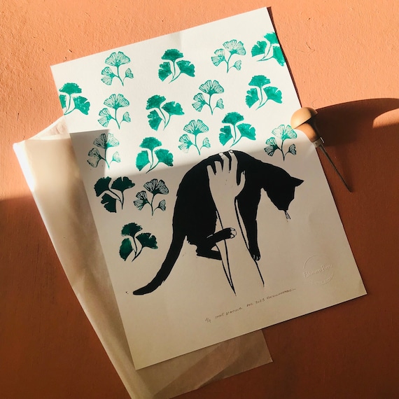 Chat d’amour et feuilles de Ginkgo biloba