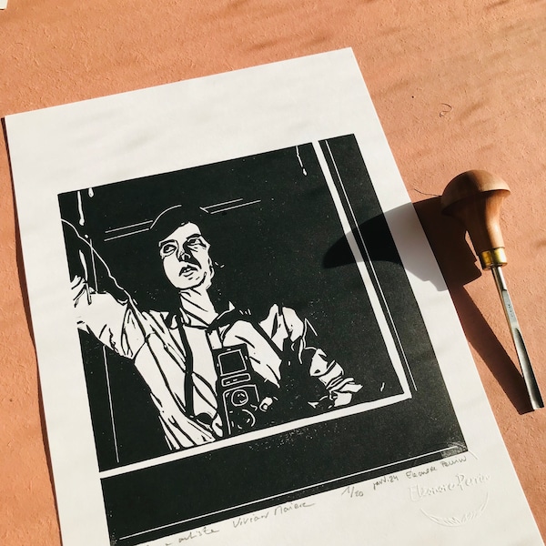 Linogravure « autoportrait de Vivian Maier  » Impression d’Art - Art mural - Impression de linogravure - papier d’art A4