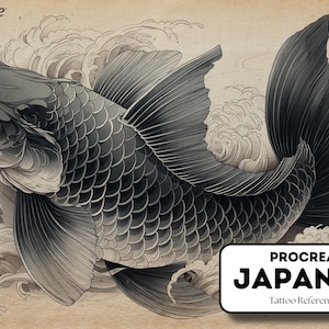 Può includere: Illustrazione dettagliata di una carpa koi giapponese in tonalità di grigio e nero, che nuota tra onde stilizzate. L'immagine ha un'estetica tradizionale, con il testo "PROCREATE JAPANESE Tattoo Reference Kit" in un rettangolo bianco.