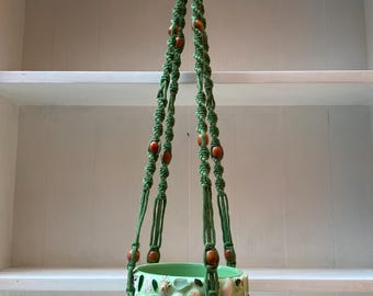 Colgador de plantas de macramé con diseño en espiral