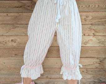 Heart print bloomers with eyelet ruffle.