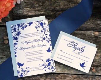 Blauwe vogel bloemenuitnodiging