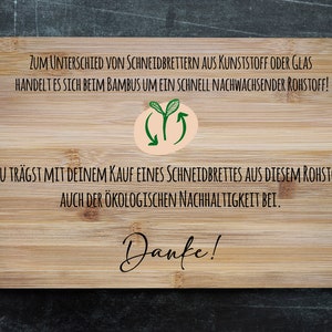 May include: A wooden cutting board with the text "ZUM UNTERSCHIED VON SCHNEIDBRETTERN AUS KUNSTSTOFF ODER GLAS HANDELT ES SICH BEIM BAMBUS UM EIN SCHNELL NACHWACHSENDER ROHSTOFF! DU TR&Auml;GST MIT DEINEM KAUF EINES SCHNEIDBRETTES AUS DIESEM ROHSTOFF AUCH DER &Ouml;KOLOGISCHEN NACHHALTIGKEIT BEI. Danke!" printed on it. The board has a light brown color and a natural wood grain.