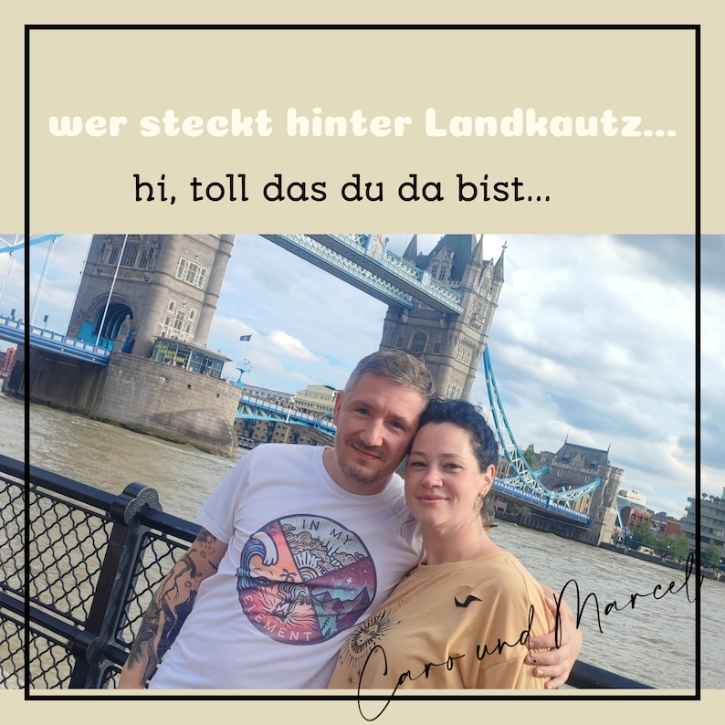 May include: A photograph of two people standing in front of the Tower Bridge in London. The text at the top reads "wer steckt hinter Landkautz... hi, toll das du da bist..." and the bottom right corner features the handwritten text "Caro und Marcel".