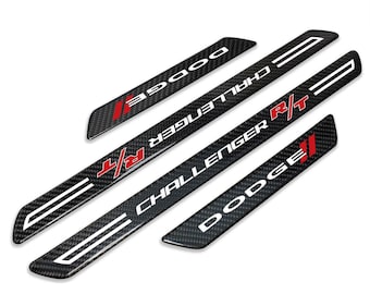 Imagen iPick para Dodge Challenger R/T, 4 protectores universales de umbral de puerta de fibra de carbono auténtica, color negro, con licencia oficial.
