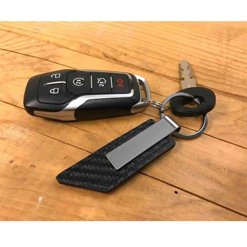 iPick Image for Acura RDX Black PU Leather Carbon Fiber Texture Strap Black Metal Bar Key Chain, Official Licensed afbeelding 3