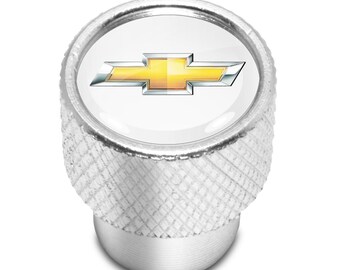 iPick Image para Chevrolet Golden Logo en blanco sobre tapas de válvula de neumático de aluminio Easy-Grip plateadas brillantes, con licencia oficial.