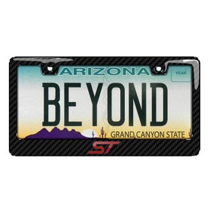 iPick Image para Ford Focus ST 3D en gris oscuro sobre marco de matrícula de plástico ABS con fibra de carbono real, con licencia oficial. imagen 2