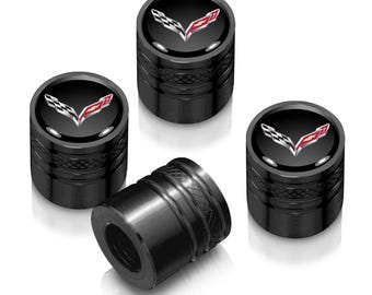 Tapones de válvula de neumático de aluminio premium con diseño cilíndrico y logotipo de Chevrolet Corvette C7 en negro sobre fondo negro. ¡Producto con licencia!
