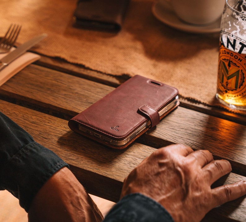 Snakehive Vintage Plum Leather Wallet Case for Apple iPhone 14, 13, 12