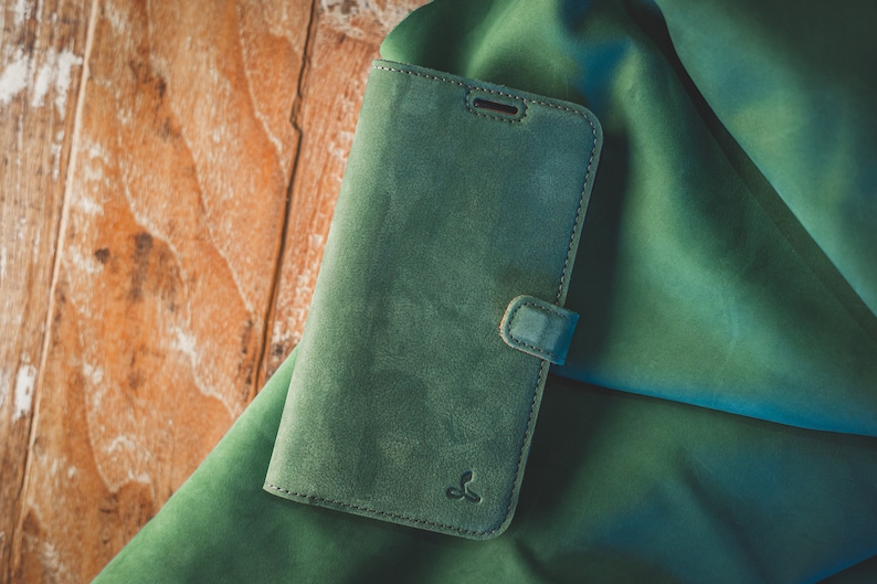 How to Choose a Wallet Case You Will Actually Use