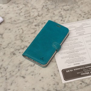 Funda de cuero tipo billetera personalizada con diseño vintage de Snakehive para iPhone 14, 13, 12, 11, XR, SE (2020/2022), 8 y 7 Series