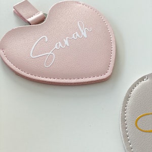 Personalisierter Taschenspiegel, Herz Spiegel personalisiert, kleines Geschenk Weihnachten, Geschenk für Mädchen, Geschenk Valentinstag Bild 2