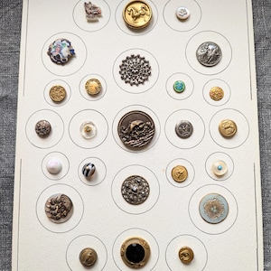 Antique Button Collection: 1900-1950s Vintage Buttons on Display Card
