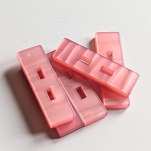 5 rosa rektangulära plastknappar: Kavaj- och rockknappar (35 mm x 11 mm)